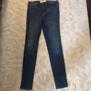 Dark wash hollister jeans!